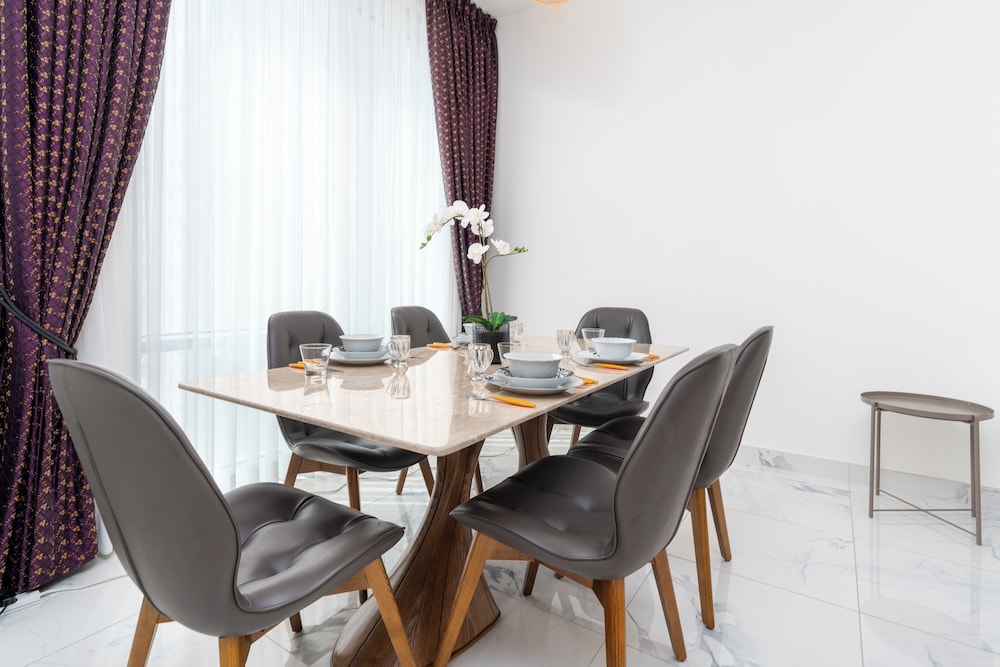 Whitesage - Cityscape Haven with Balcony Bliss in Habtoor City