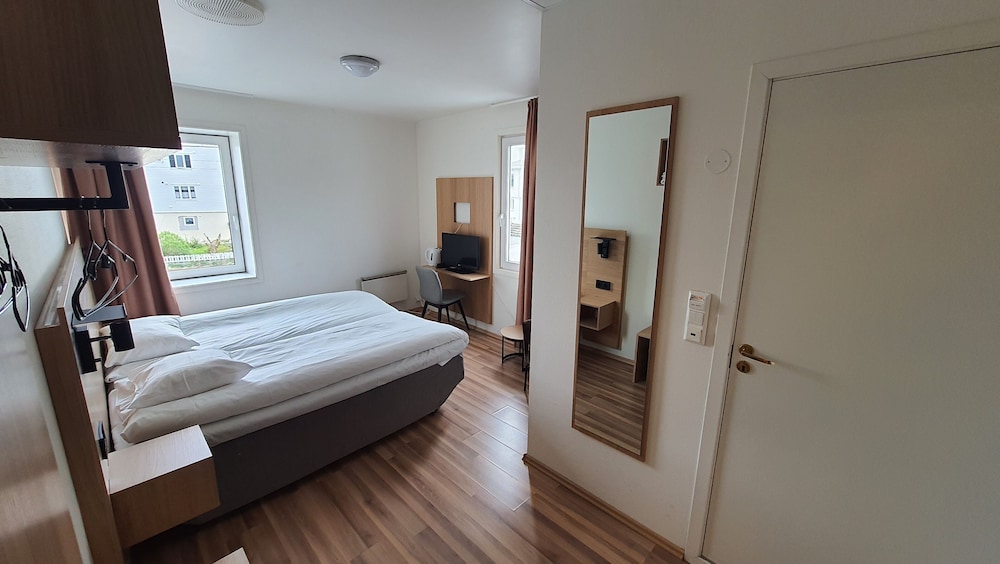 Alesund Vacations - Systra Hotel Svik - Property Image 9
