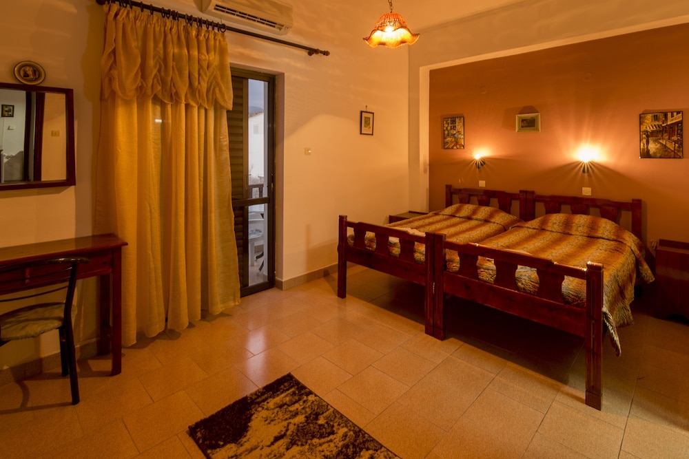 Savas Rooms