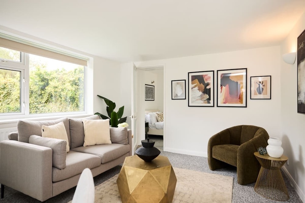 The Oxford Garden House - Spacious 5-bed Oxford Home With Garden & Balcony