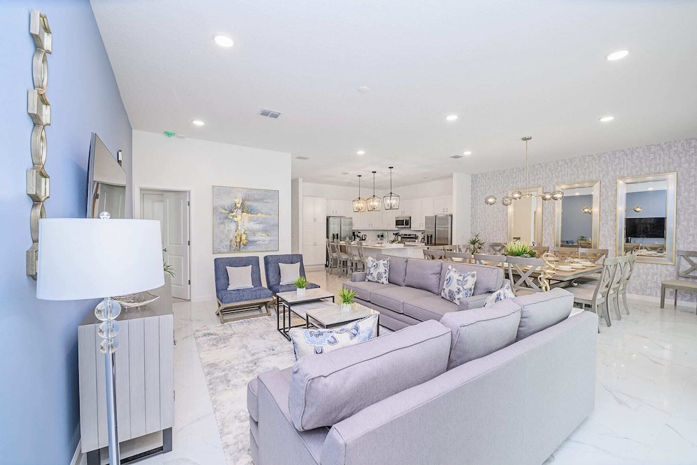 Upstay Luxury Resort Home w Pool & Patiosleeps 26