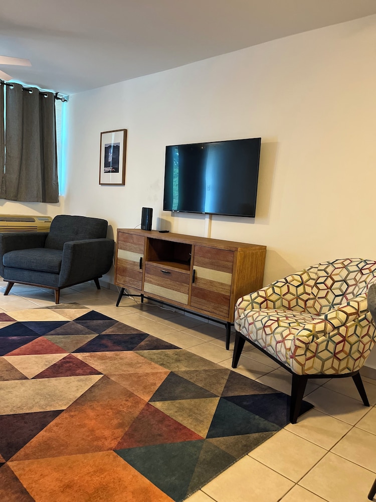2 Bedroom Condo Pool and Beach Access