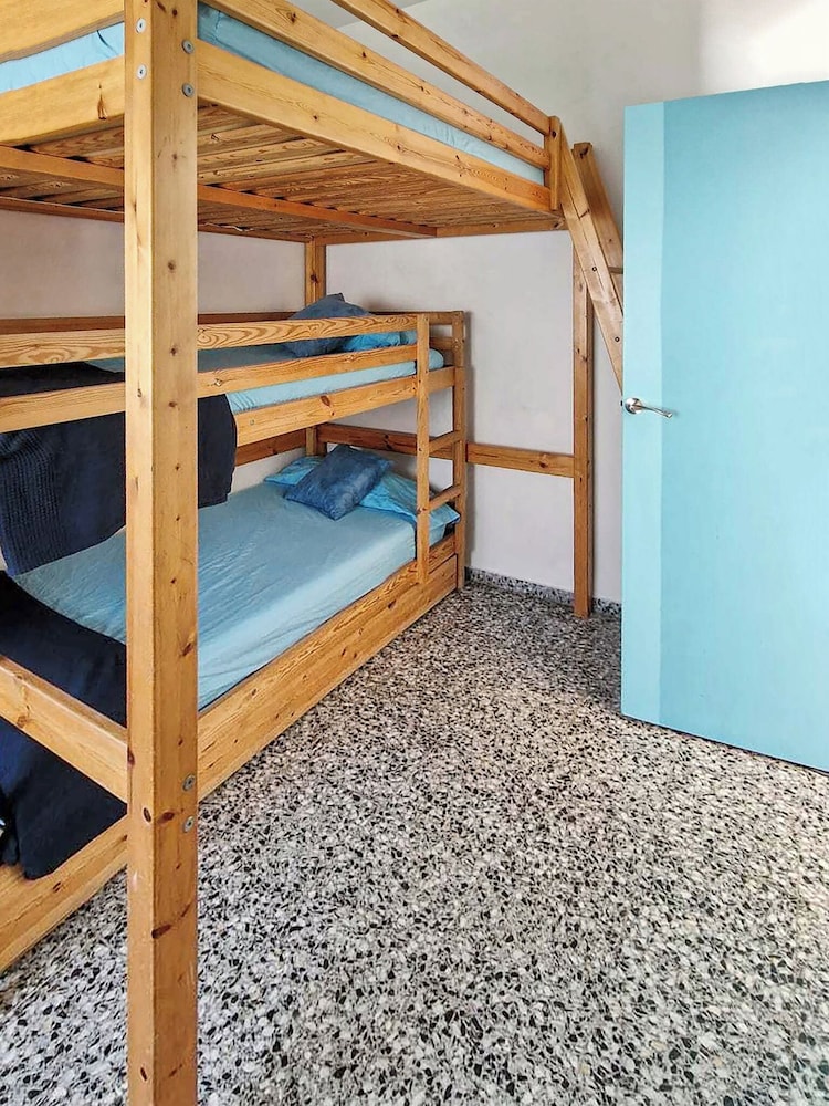 House With Exclusive Pool and Garden 7 min Walk From the Beach and the Center