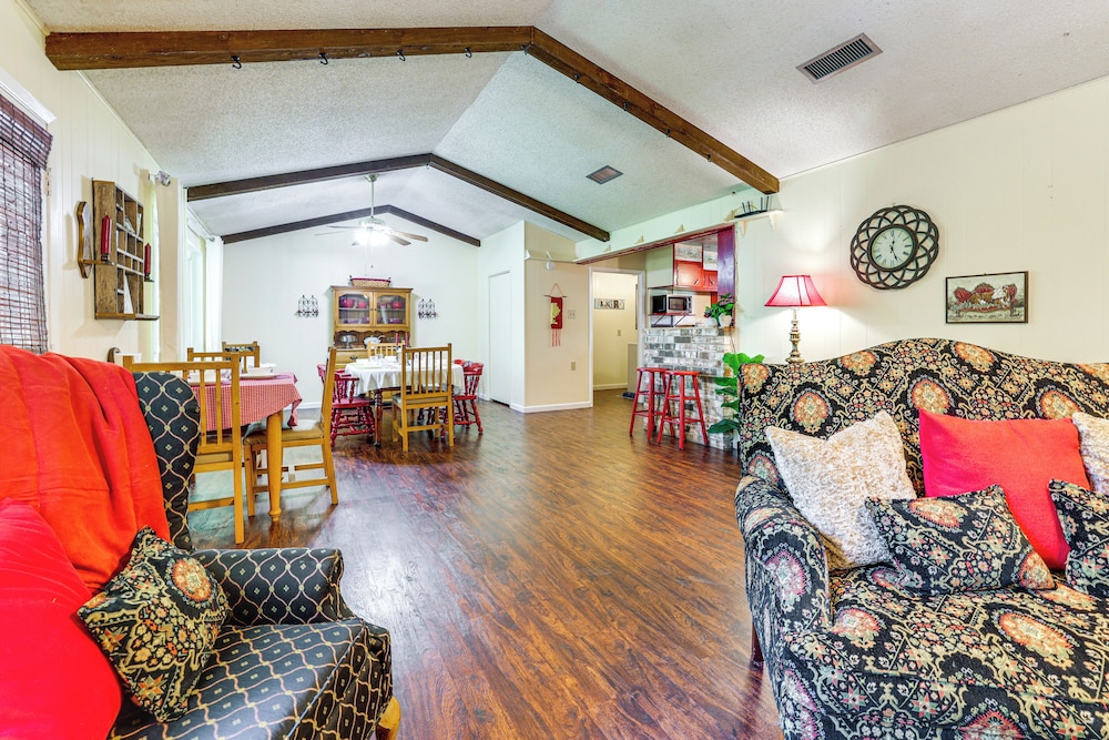 5 Mi to New Braunfels: Family-friendly Retreat