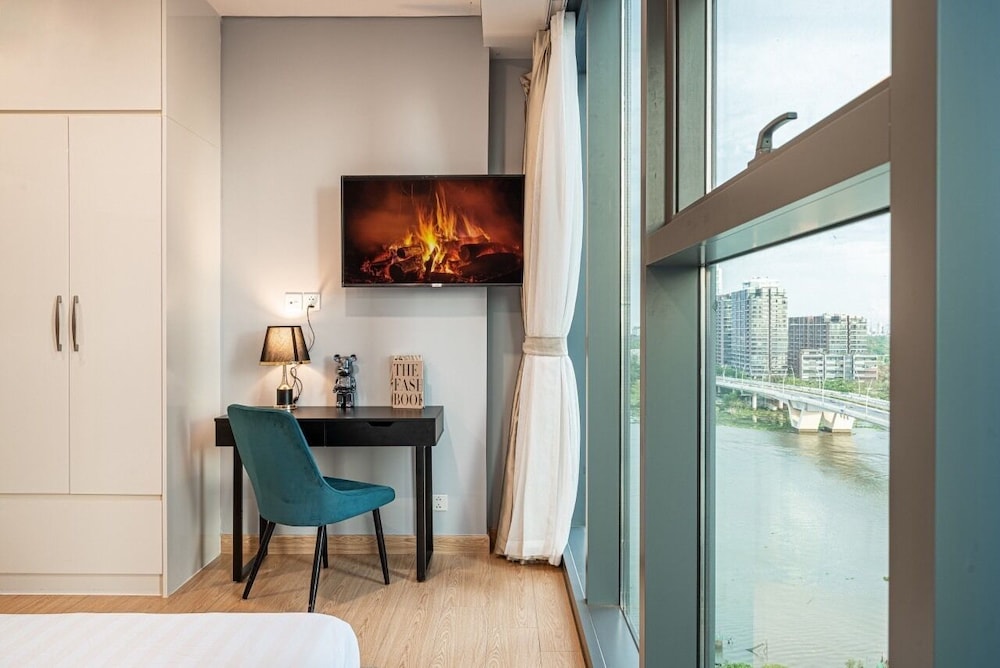 Luxury Sunwah Apartment near Landmark 81 - City View