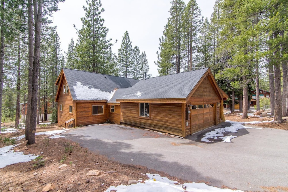 Falcon Point 3 Bedroom Holiday Home By Tahoe Truckee