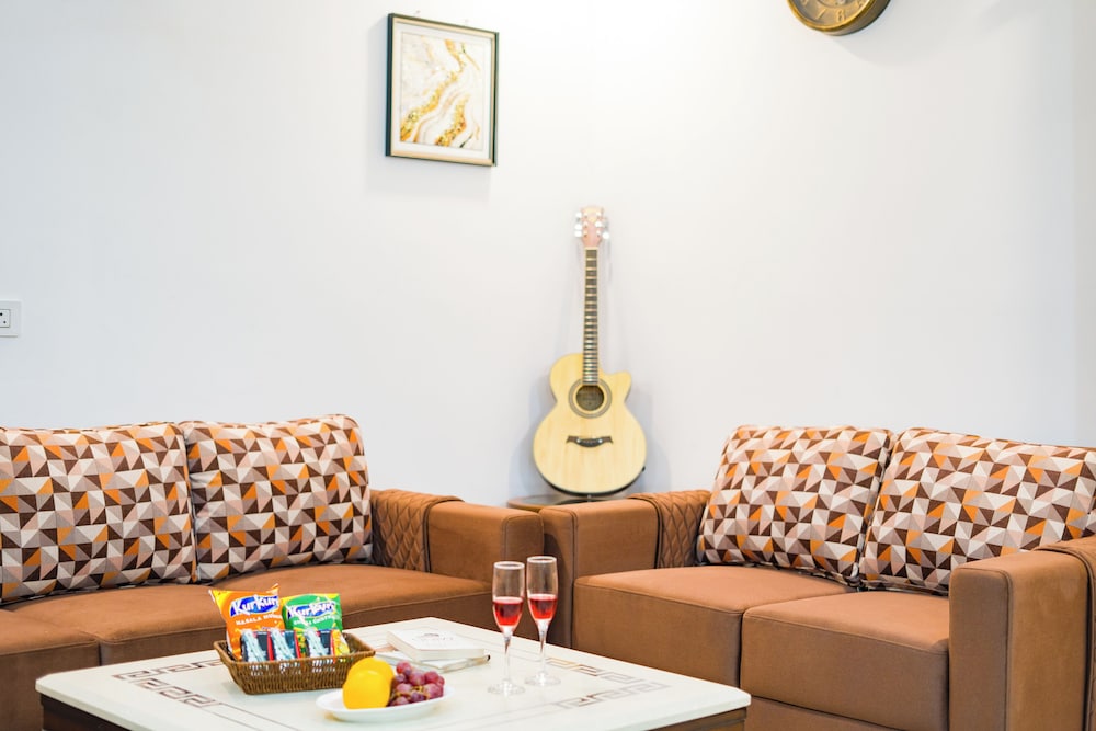 ELIVAAS 5 BHK With Pvt Pool - Zenora