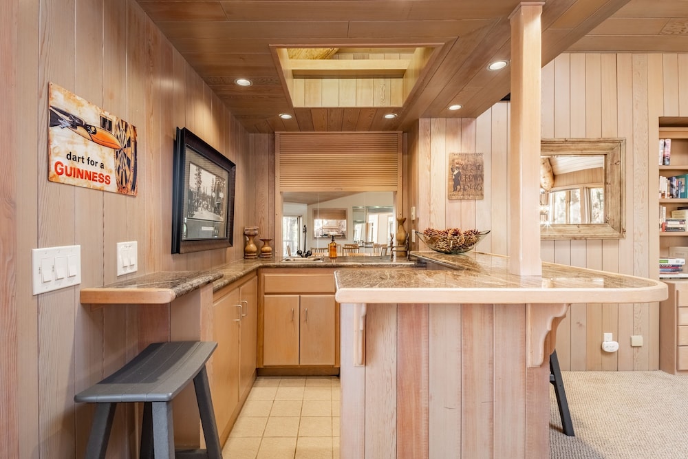 Heavenly Valley by Avantstay Home w Pool Sauna Hot Tub Game Room Tennis Crt Basketball Crt