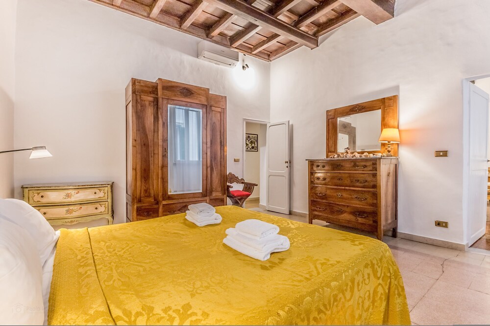 Casa Iside in Rome With 1 Bedrooms and 1 Bathrooms