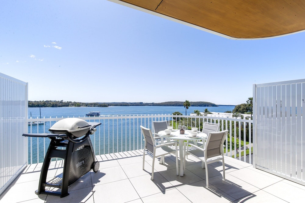 Lavish Coastal 2-bed With Stunning Ocean Views