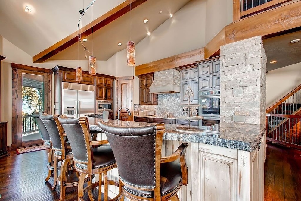 Slopeside Manor 6 Bedroom Home by RedAwning view 3