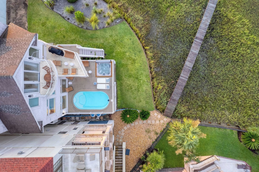 Sleeps 38 2 Homes, Steps to the Beach, Private Pool + Hottub, Game Room, Views