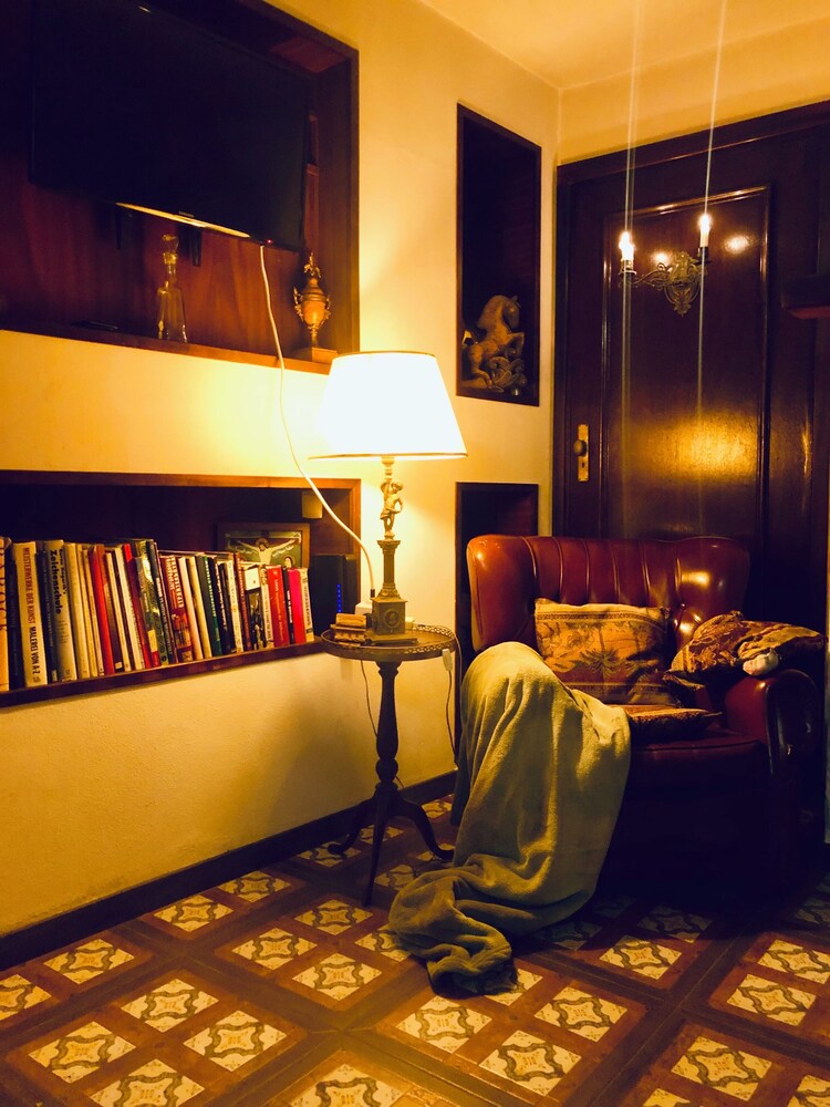 Cozy House Sleeps 2 With Pet Friendly Option