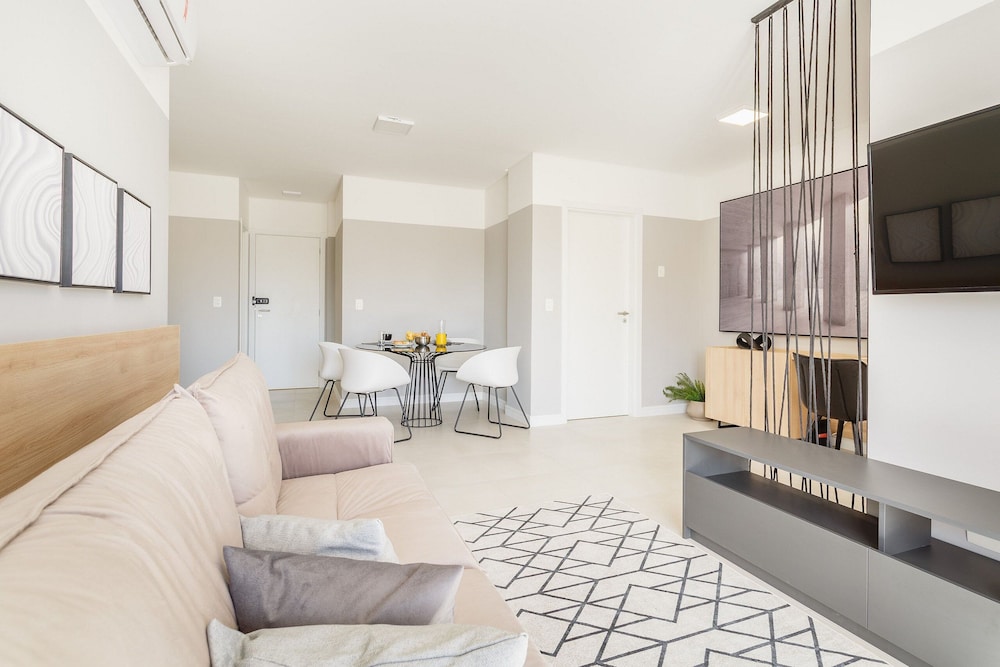 Apartment in the Center With Pool Rri103