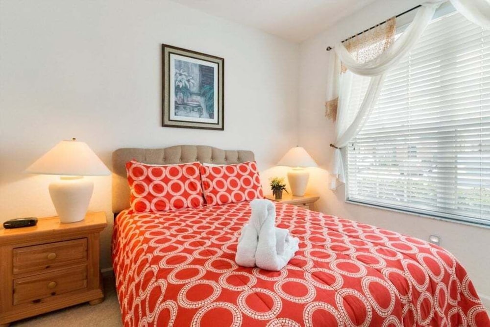 Windsor Hills Getaway: 3br, Pool, Near Disney 3 Bedroom Townhouse
