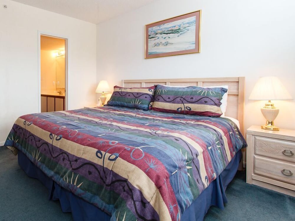 Emerald Twrs West 3003 by Brooks and Shorey Resorts