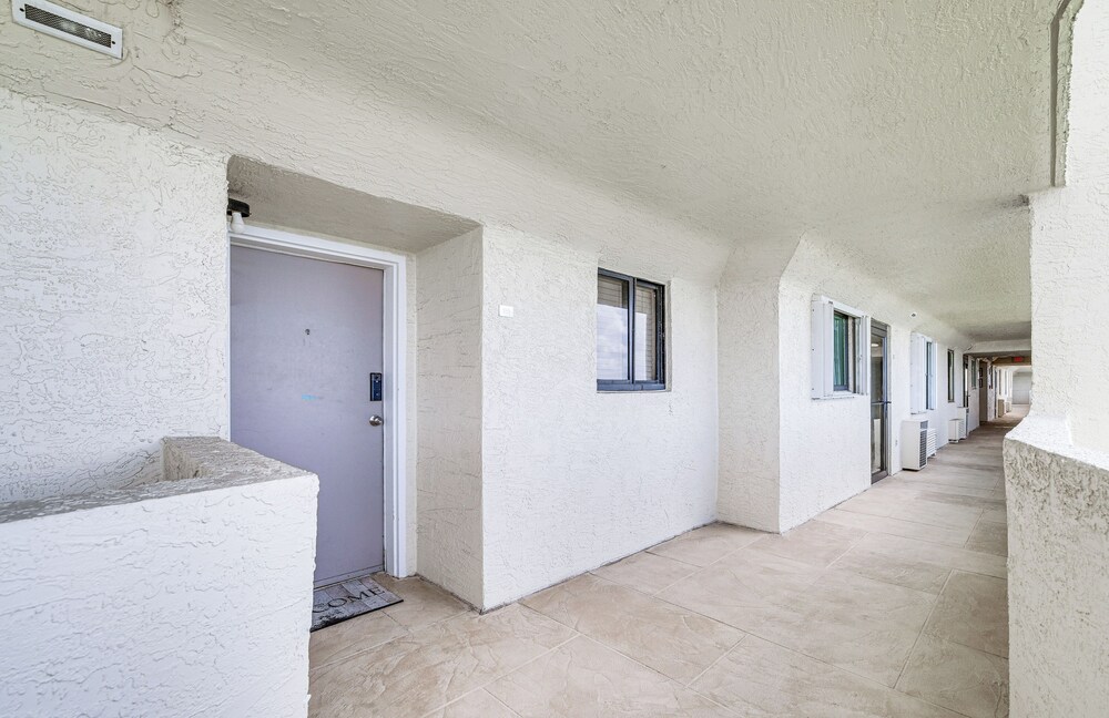 Gulf-view Condo in Hudson: Perfect for Snowbirds!
