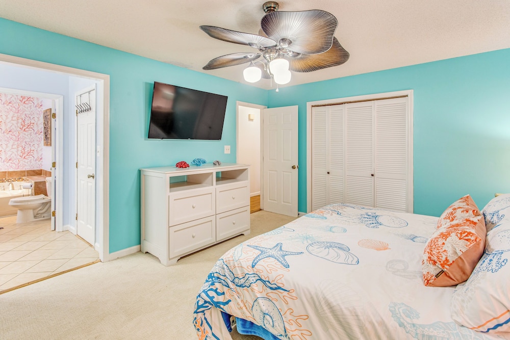 3 Mi to Ocean: Home w/ Deck in Little River!