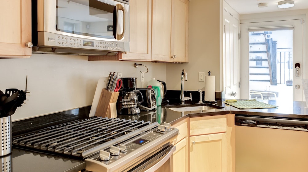 Thomas Circle 2br Furnished Condo 2 Bedroom Apts