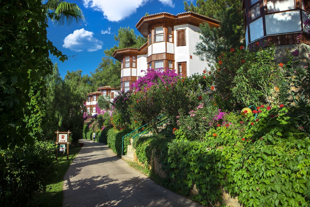 Club & Otel Letoonia - Image 45