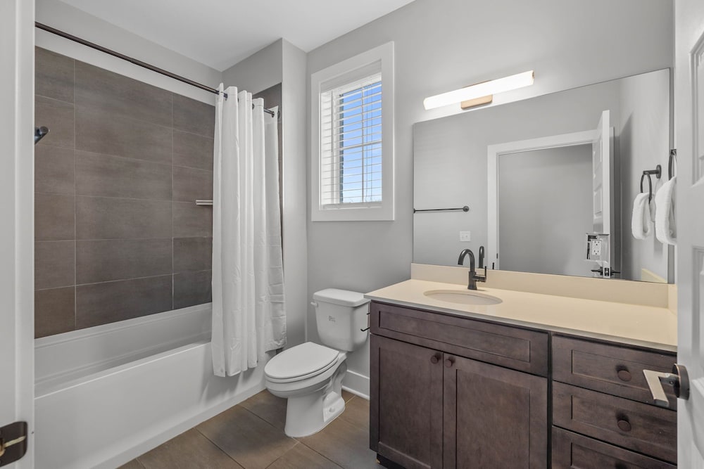Pulse - Minutes to Broadway - Sleeps 6