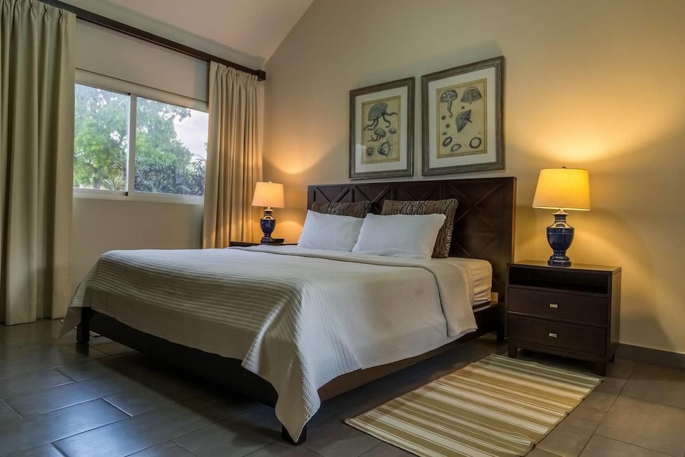 Villa Equipped With an Infinity Edged Pool in Gated Community view 5