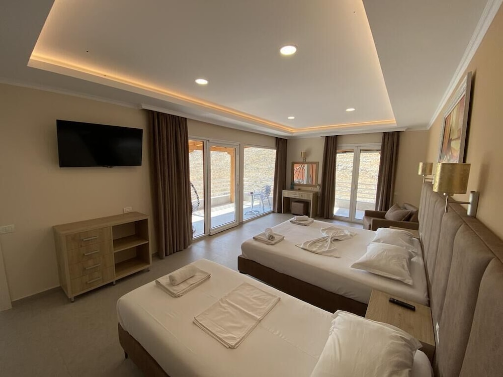 Karos Hotel Llaman