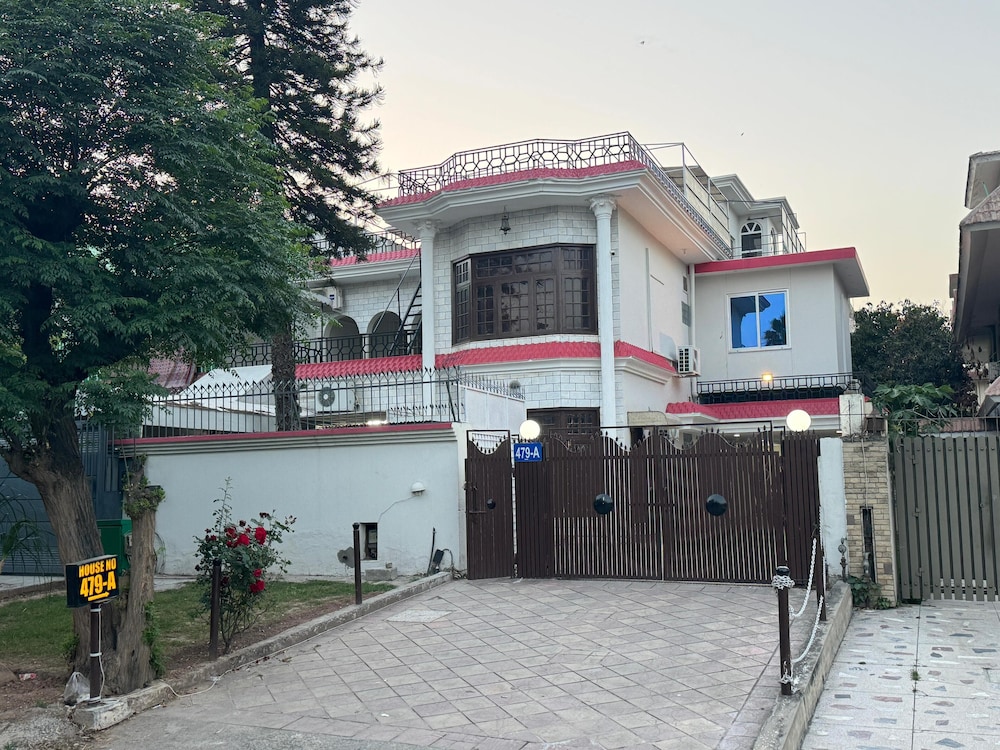 Serene Inn F10