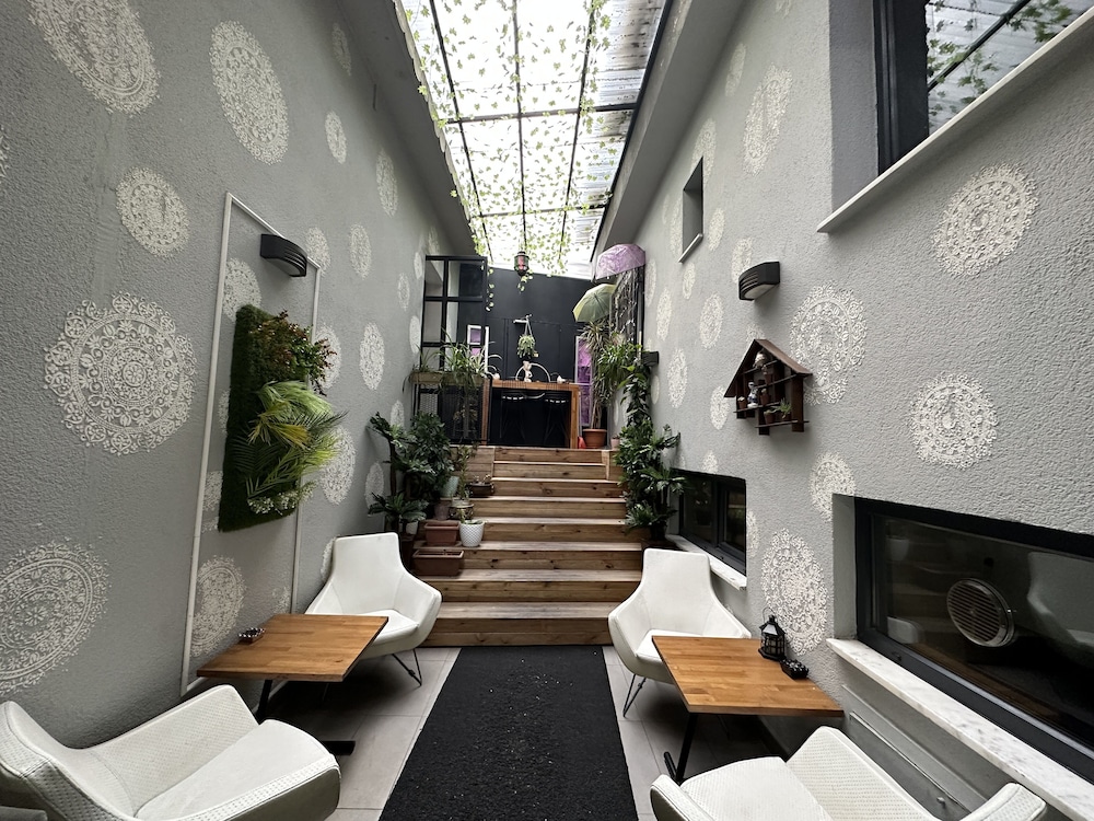 Black Art Otel - Image 55