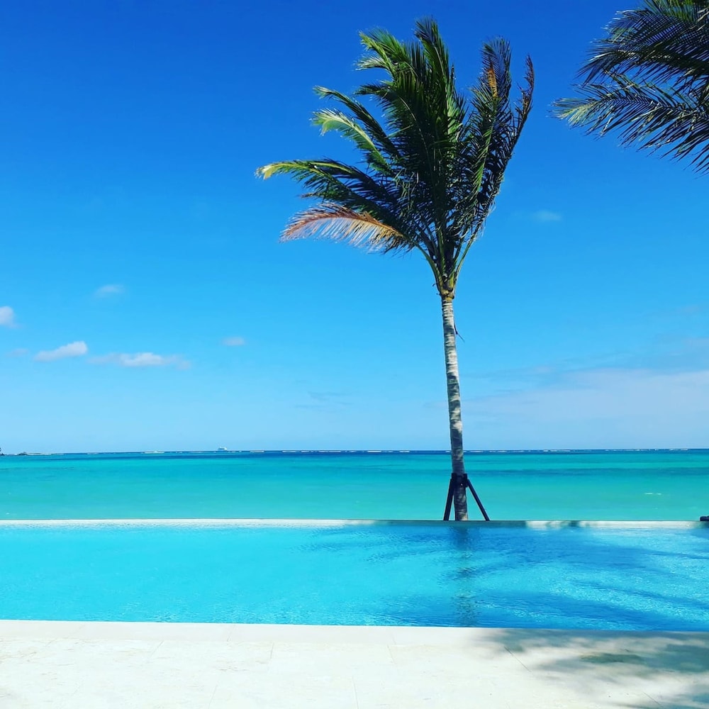 4 Bedroom Cable Beach Condo With Balcony