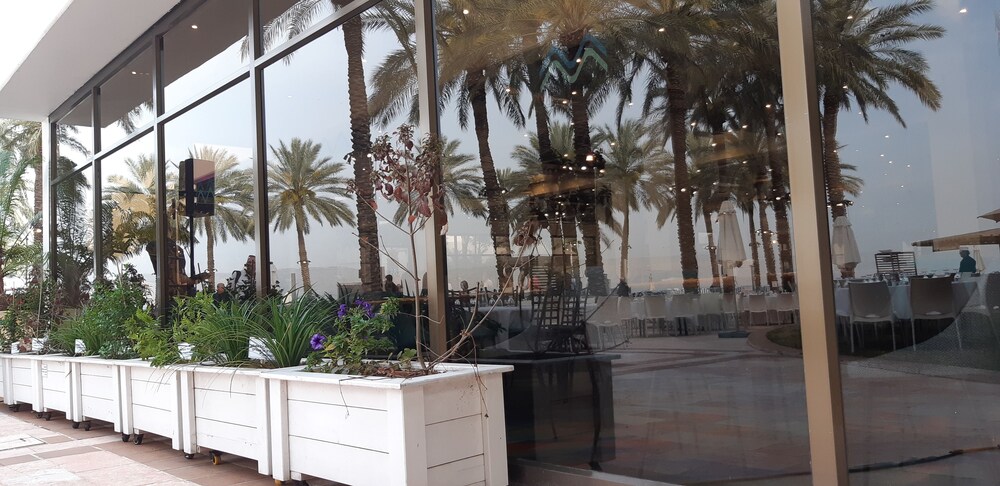 Gai Beach Resort Spa Hotel