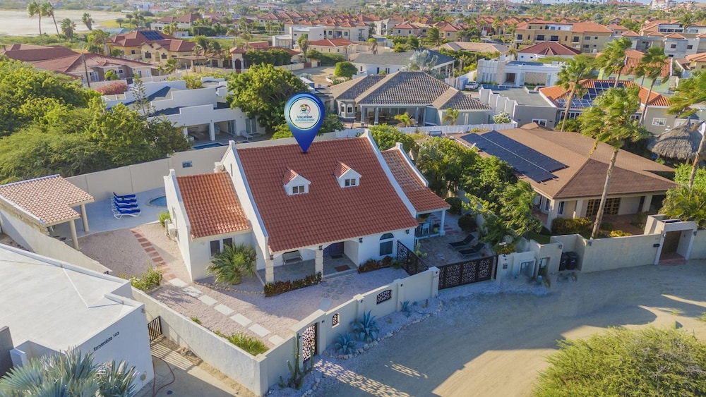 Charming Cozy Studio With Patio Near the Beach