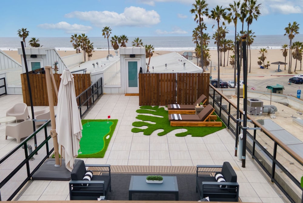 The Santa Monica Sunset - Beachfront Luxury