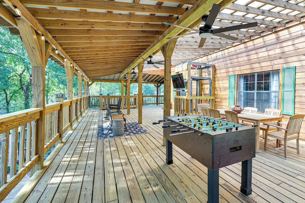 Creek Access, Games: Family-friendly Royal Retreat