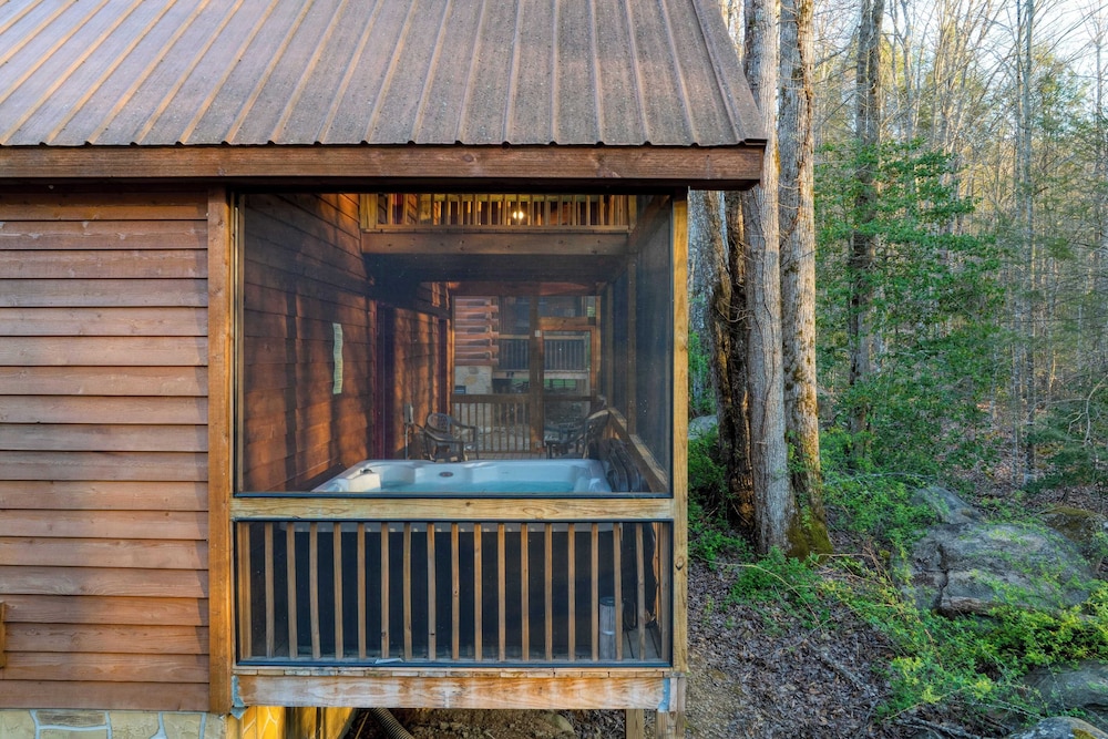 Hot Tub + Foosball Access to Pool, Tennis, Gym Chill'n in the Smokies
