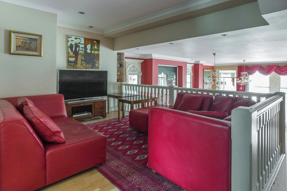 Hyde Park Gate II by Onefinestay