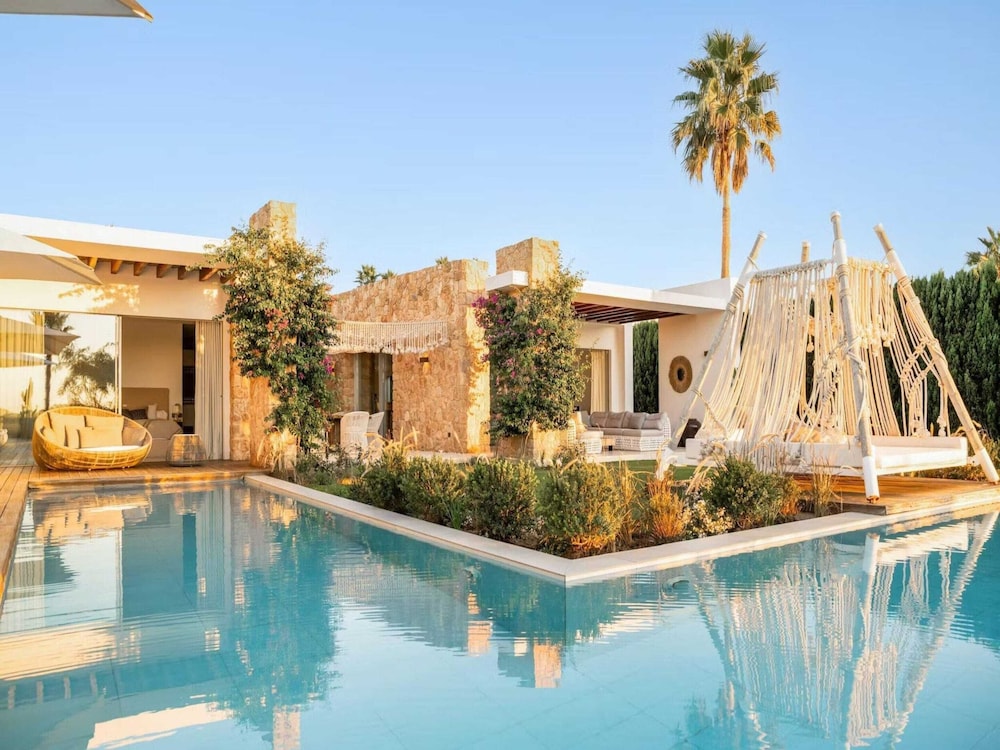 Holiday Home With Pool Area