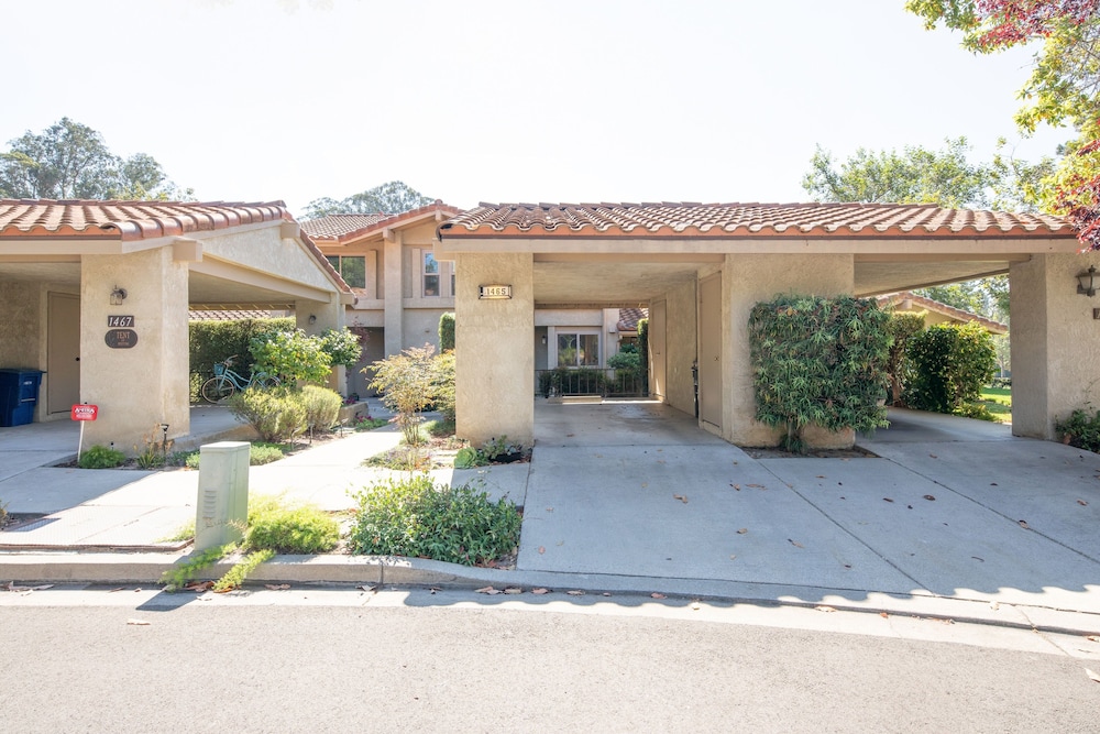 1465 Golf Course Lane 3 Bedroom Townhouse by RedAwning view 2
