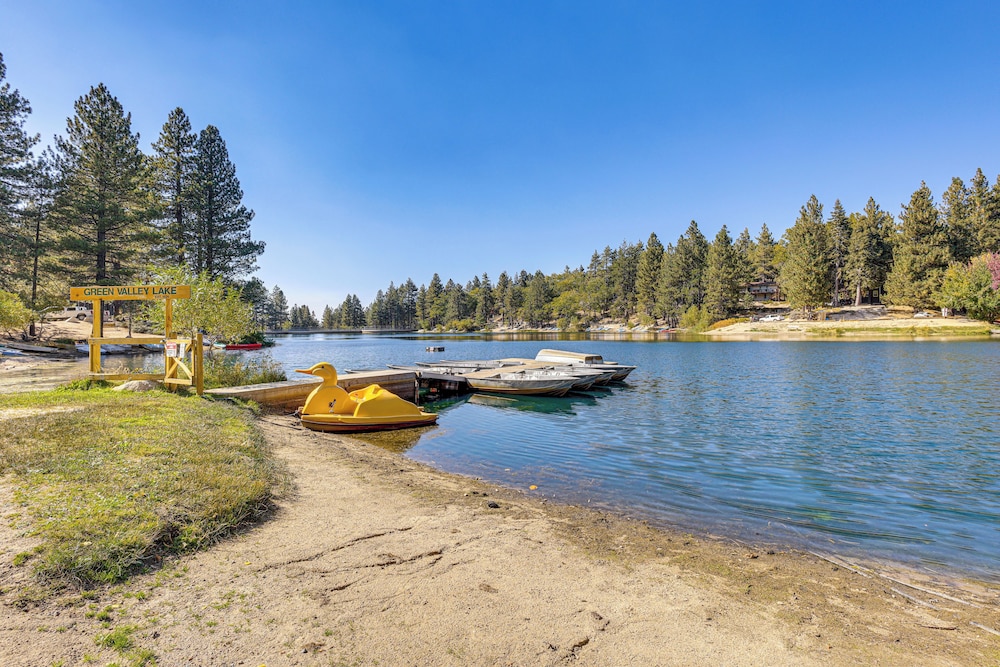 Walk to Water: Cozy Cabin in Green Valley Lake!