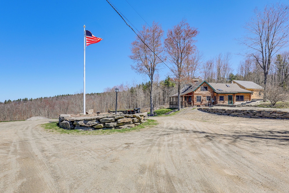 Near Trails, Lakes & Slopes: Cabin in Walpole!