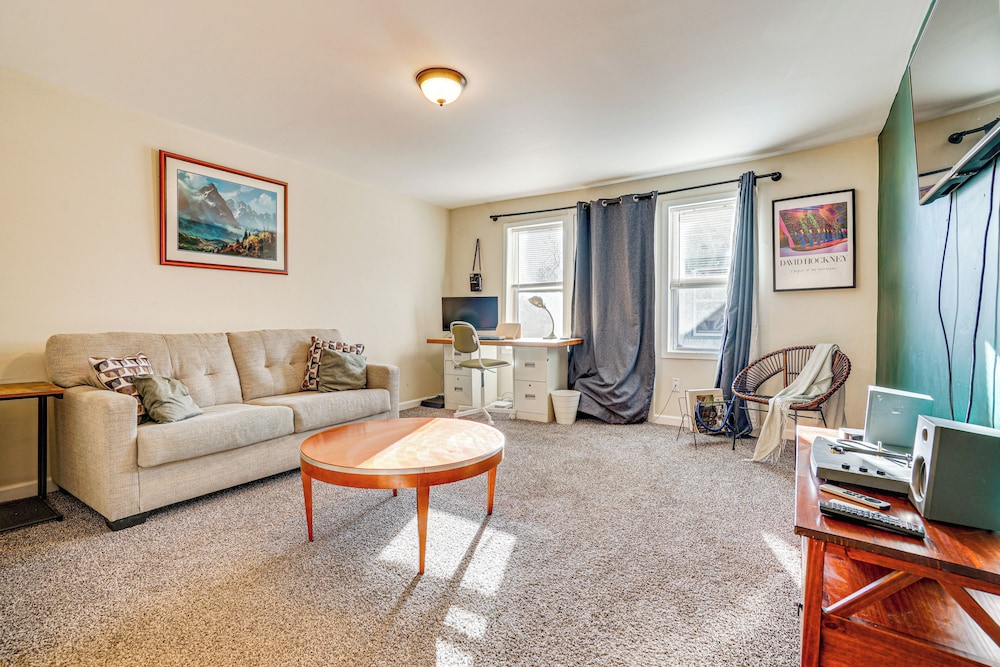 2 Mi to Downtown Minneapolis: Apt w/ Shared Yard