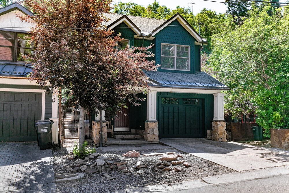 Red Hawk by Avantstay Charming Cabin w/ Theatre & Spa 5mins to Deer Valley Mtn view 5