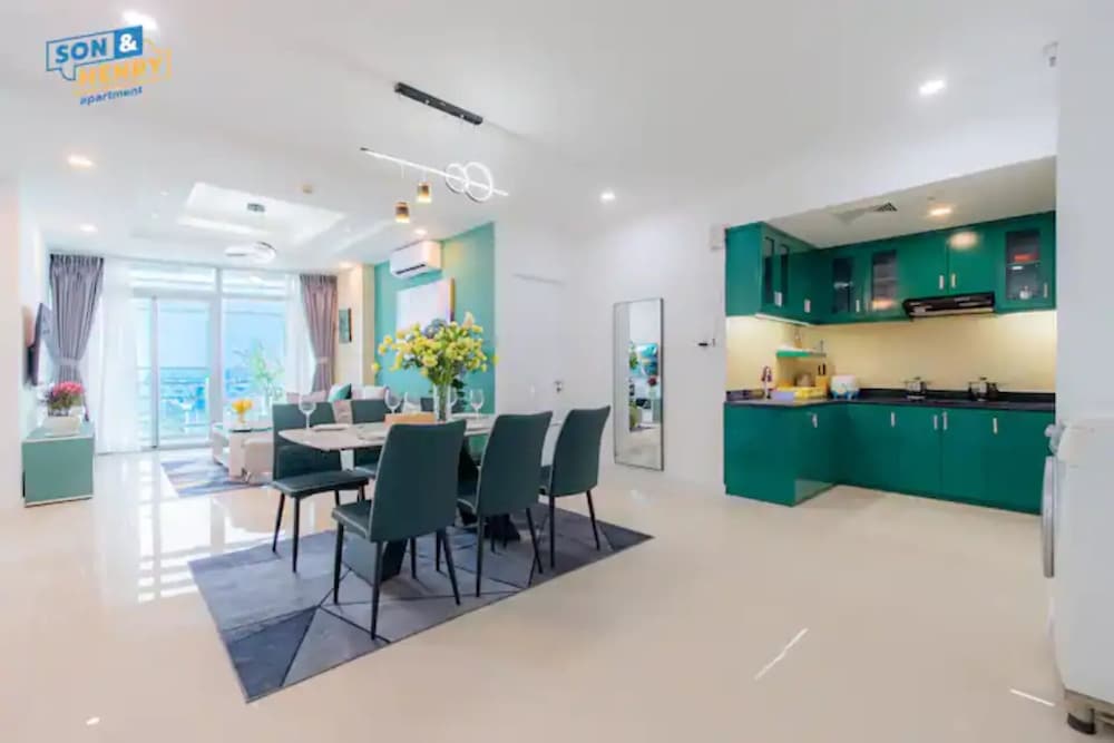 Salute de Sailing Tower Luxury Apartment