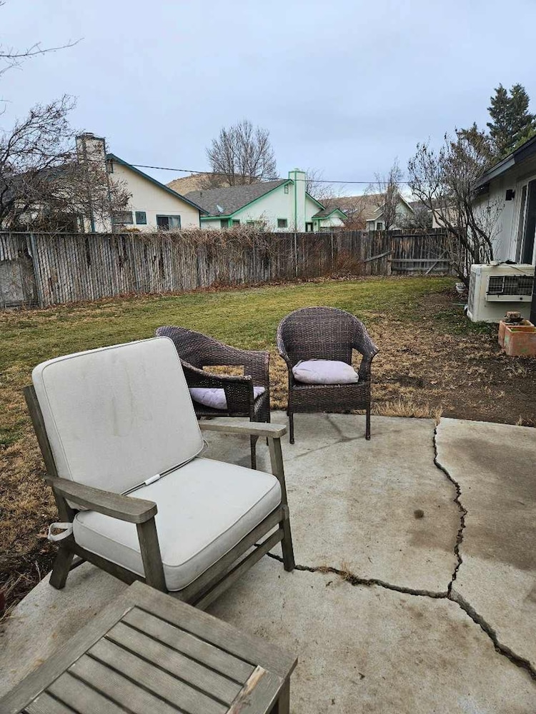 Cozy Family Haven in Sparks - Pet Friendly - Fenced Yard