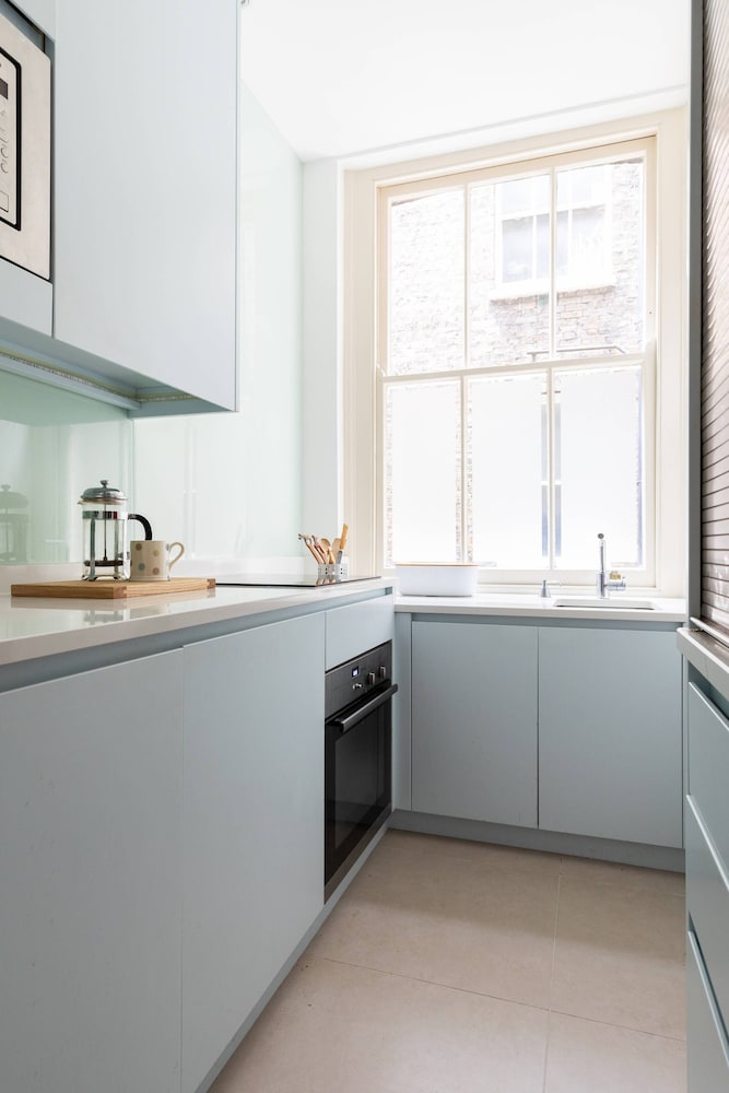Bury Place by Onefinestay