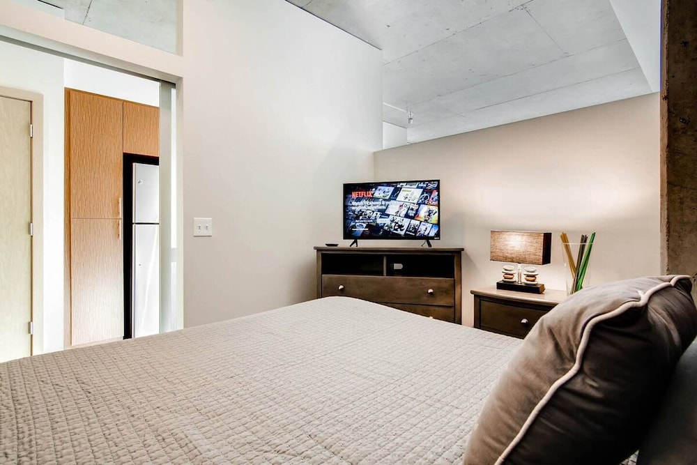 1 Location 2BR Across From Space Needle -vr1