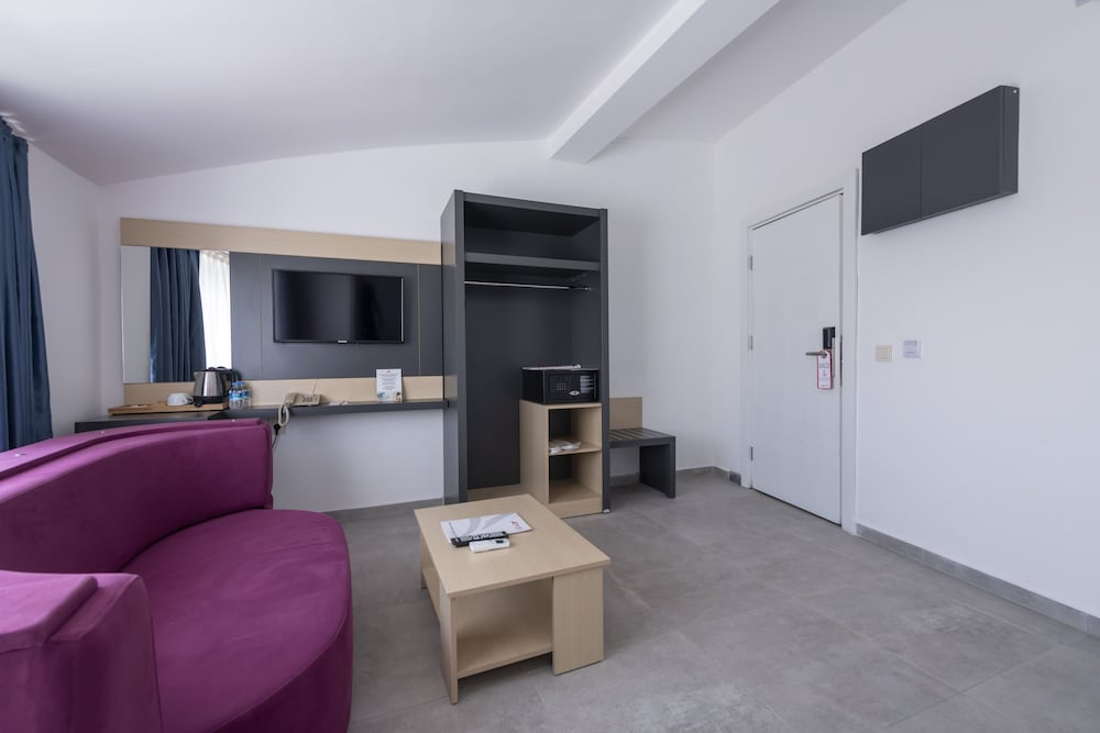 Zeyda Lara Hotel