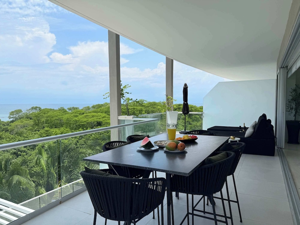 Luxury 2BR Bolongo Ocean View Private Beach