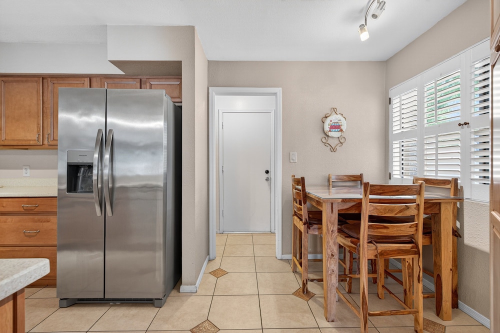 Tempe Oasis With Fire Pit & Bbq Lounge 2 Bedroom Home