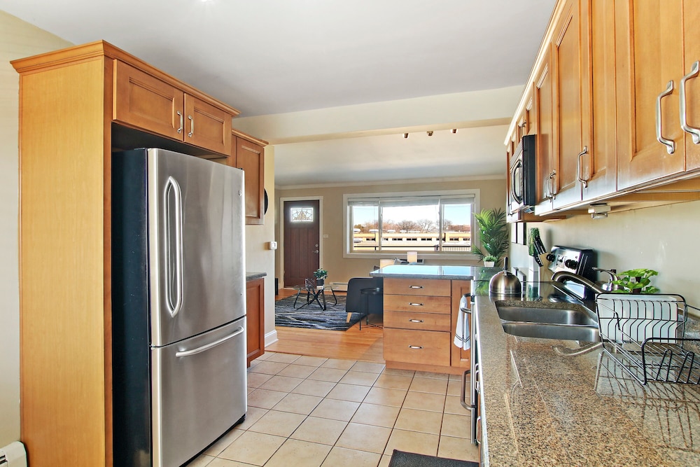 Sunny 1BR Apt in Suburb - Salem 3C rep
